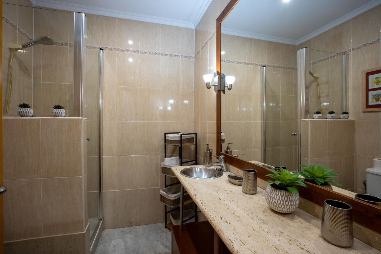 Reina Aixa- Apartamento Centro Granada Luaran gambar