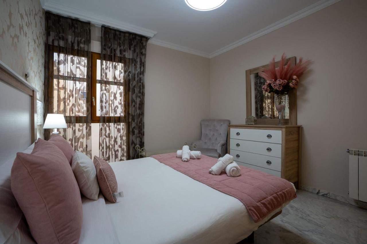 Reina Aixa- Apartamento Centro Granada Luaran gambar