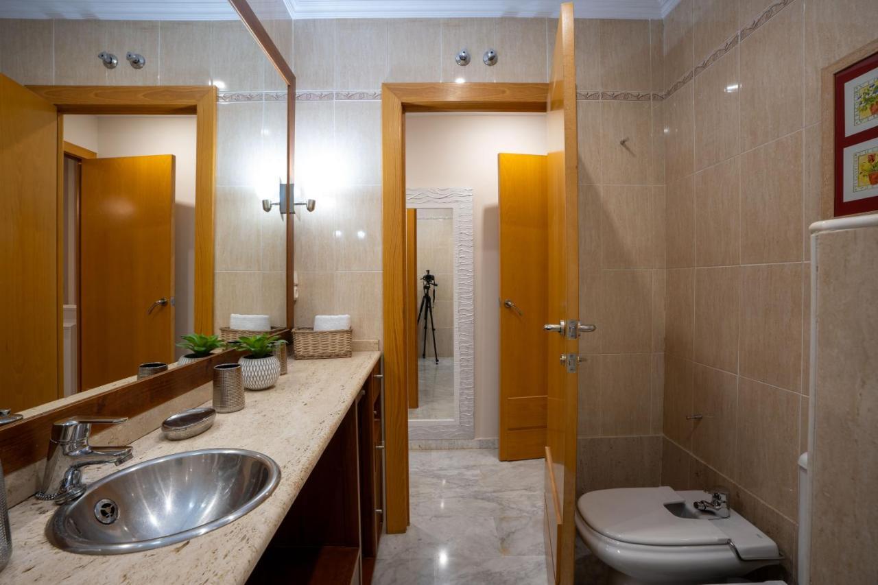 Reina Aixa- Apartamento Centro Granada Luaran gambar