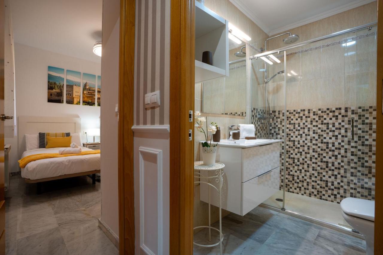 Reina Aixa- Apartamento Centro Granada Luaran gambar